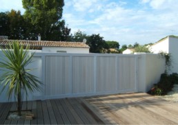 portails clotures en bois coulissant