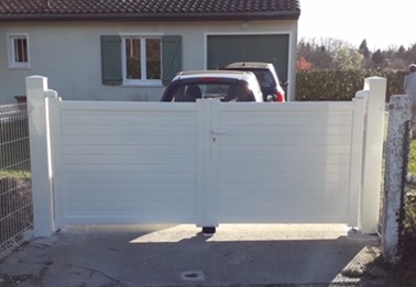 Portails et clôtures sur-mesure en aluminium, PVC et bois - Aurore-VP16